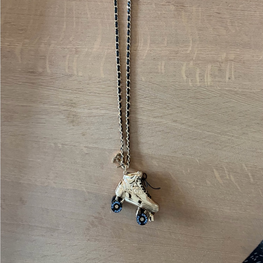 CHANEL Black and Gold Long Woven-Link Necklace